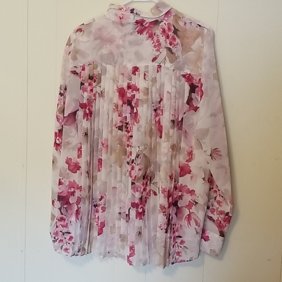 Top - Picture 2 of 4